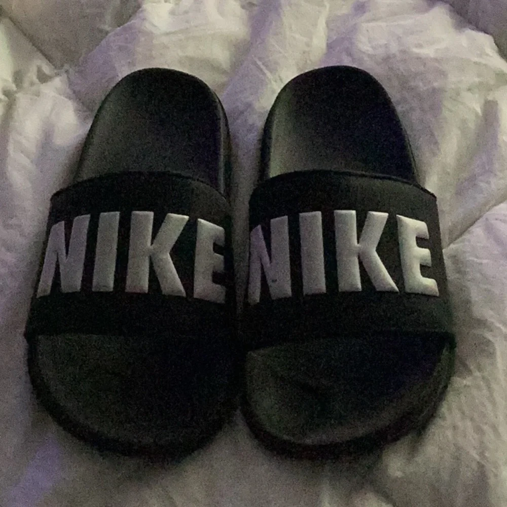 Nike women’s sz 10 sandals. Really nice cushion and support
